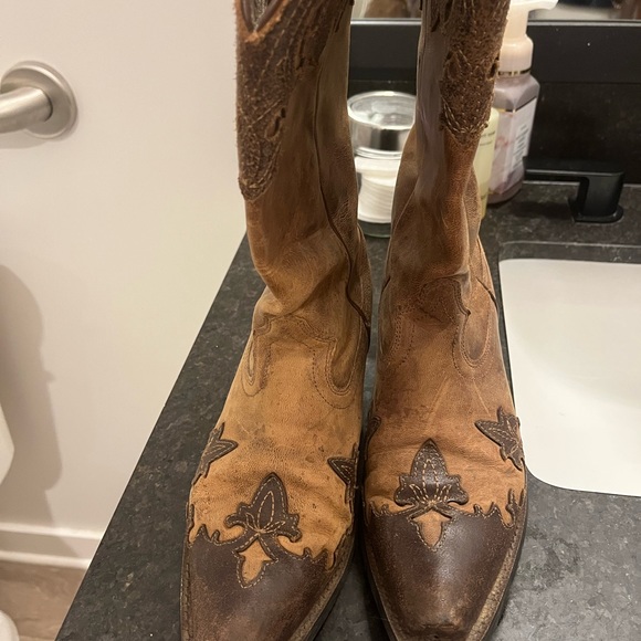 Ariat Boots - Picture 2 of 8